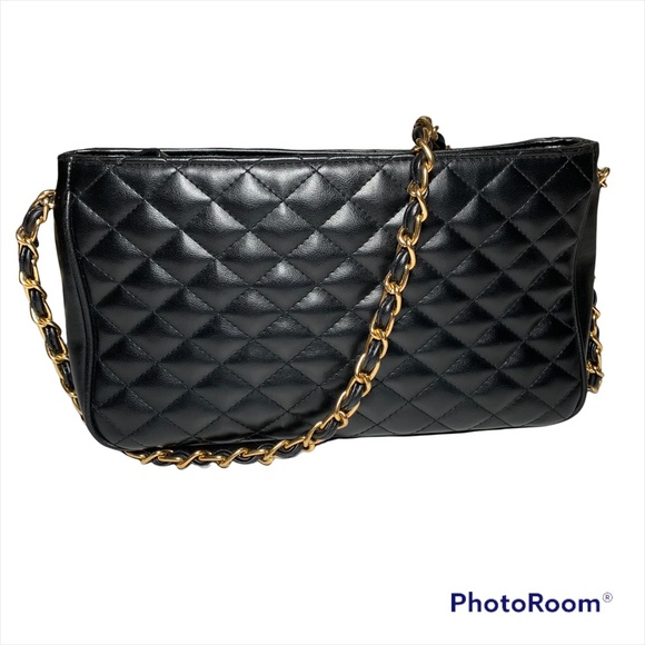 Black quilted vegan leather purse with gold chain straps - Picture 3 of 9